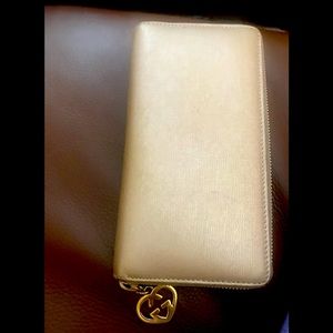 Gorgeous Gold Gucci zippy wallet